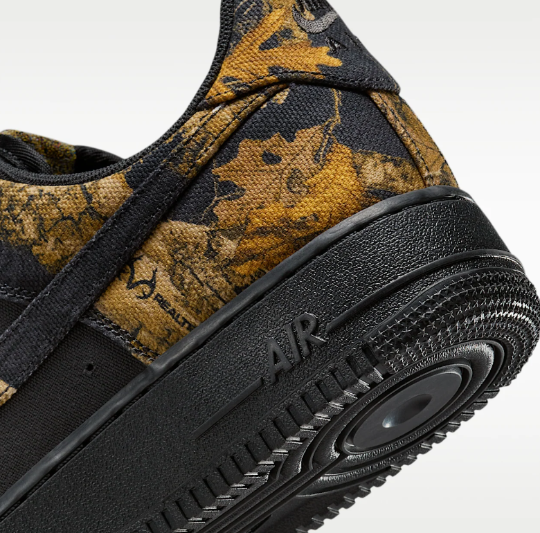 Nike Air Force 1 Low Sneakers - Black & Woodland Camo