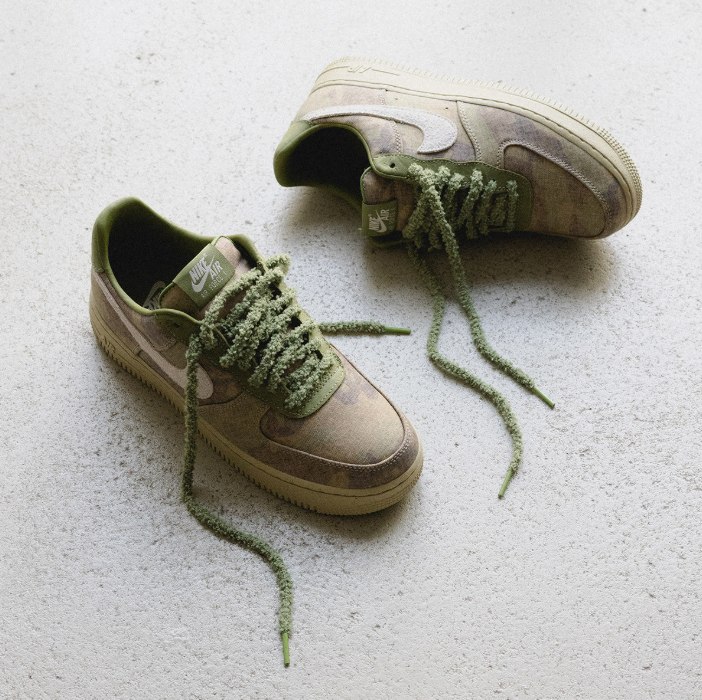 Nike Air Force 1 Low Sneakers - Earth-Tone Camo with Textured Olive Laces
