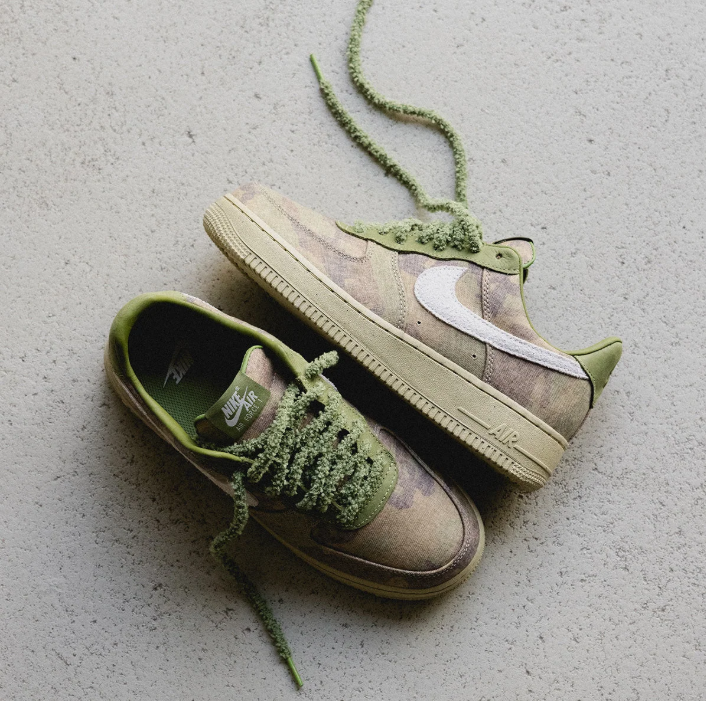Nike Air Force 1 Low Sneakers - Earth-Tone Camo with Textured Olive Laces