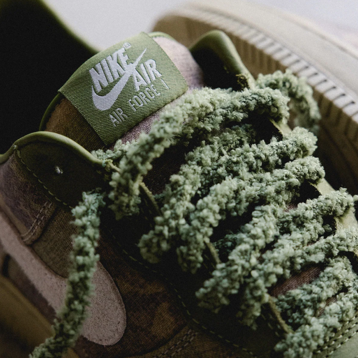 Nike Air Force 1 Low Sneakers - Earth-Tone Camo with Textured Olive Laces
